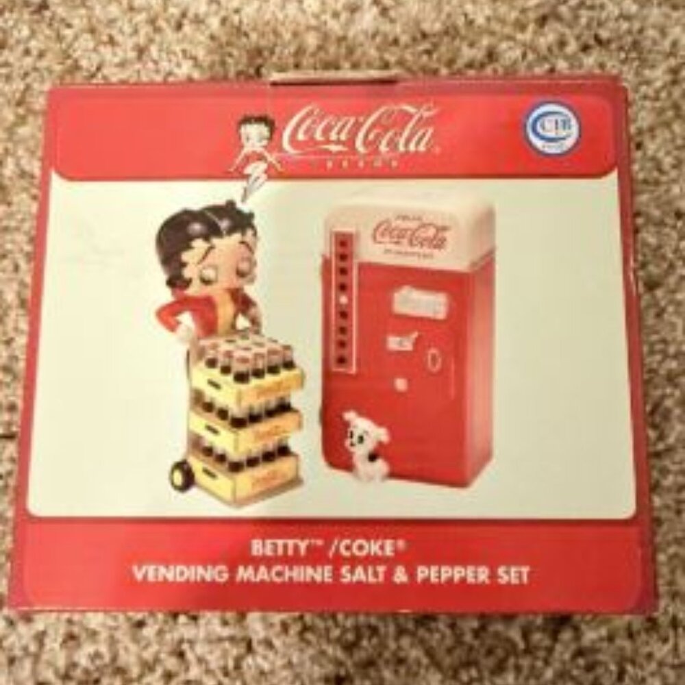 2004 Betty Boop Coca Cola Salt and Pepper Shaker Set Coke Machine